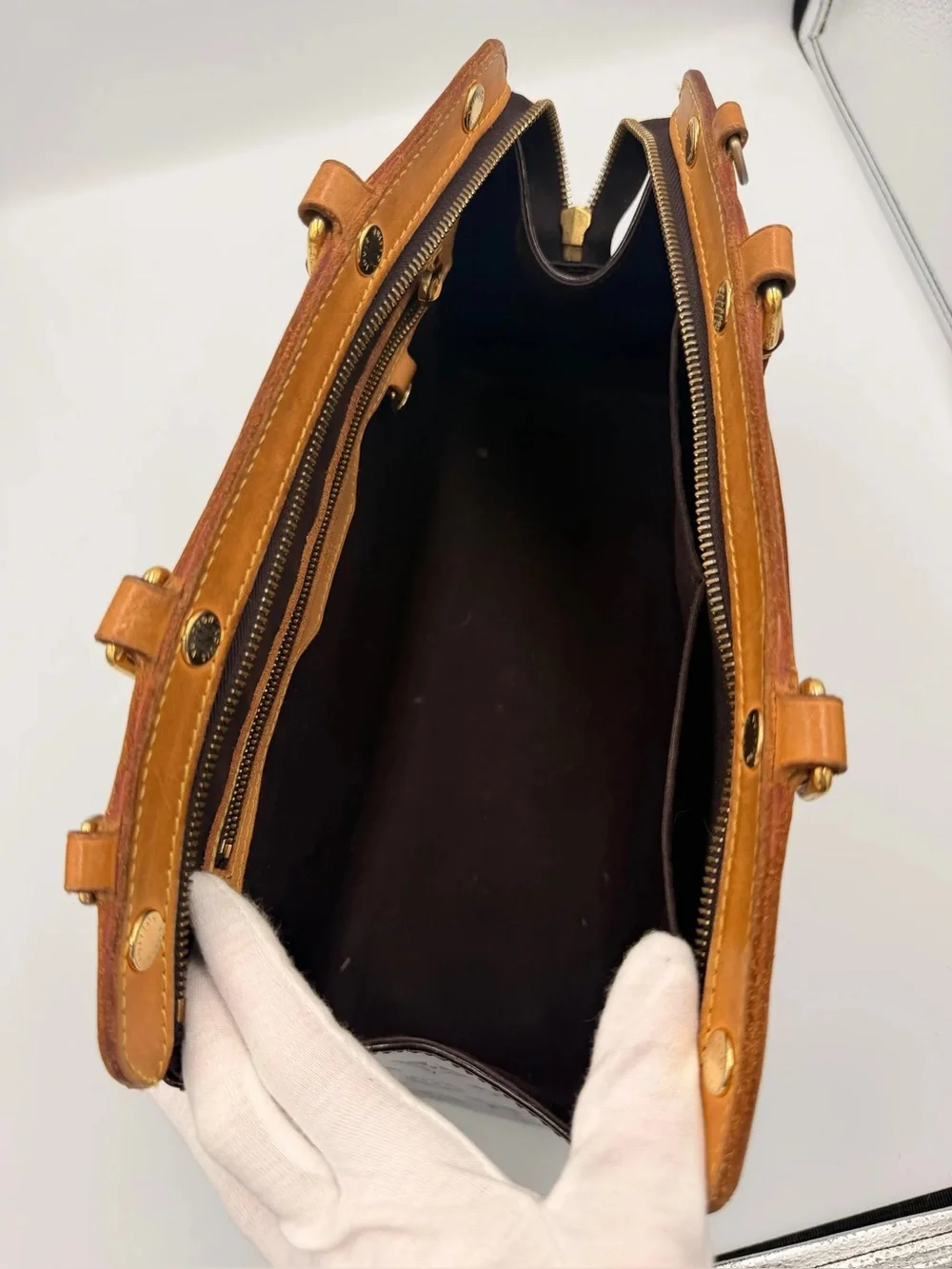 LV Brea MM — Amarante Monogram Vernis